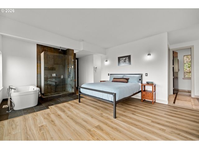 6515 S CORBETT Ave, Portland, OR 97239