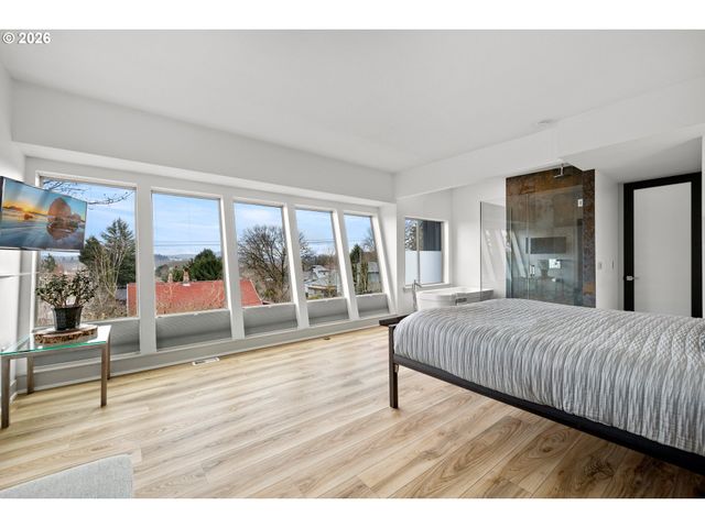 6515 S CORBETT Ave, Portland, OR 97239