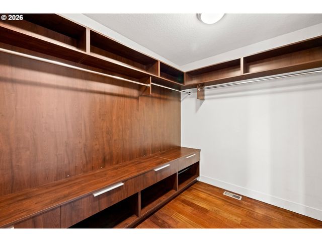 6515 S CORBETT Ave, Portland, OR 97239