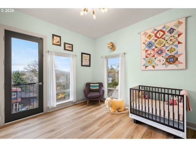 6515 S CORBETT Ave, Portland, OR 97239