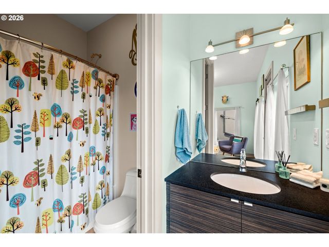 6515 S CORBETT Ave, Portland, OR 97239