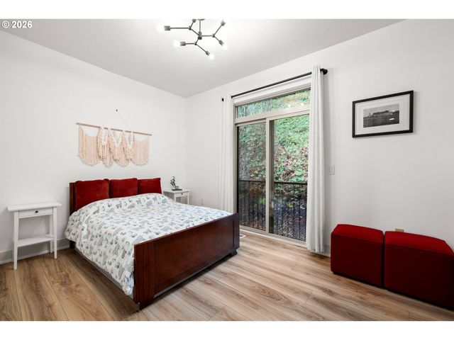 6515 S CORBETT Ave, Portland, OR 97239