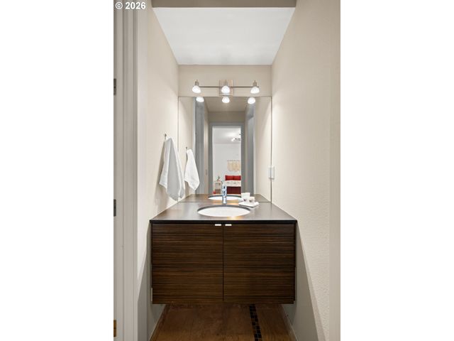 6515 S CORBETT Ave, Portland, OR 97239