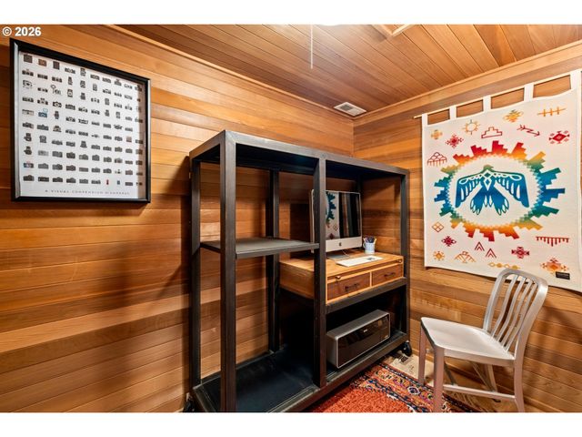 6515 S CORBETT Ave, Portland, OR 97239