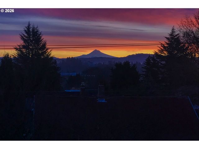 6515 S CORBETT Ave, Portland, OR 97239