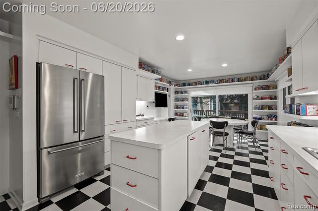 4771 Mada Court, West Bloomfield, MI 48322