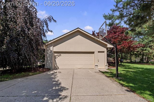 4771 Mada Court, West Bloomfield, MI 48322