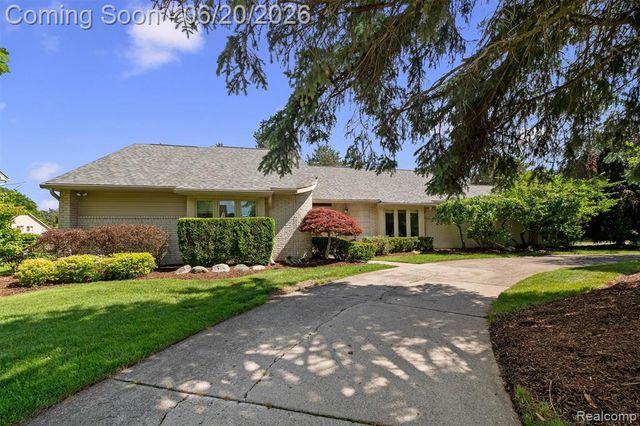 4771 Mada Court, West Bloomfield, MI 48322