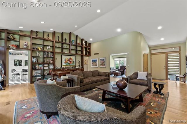 4771 Mada Court, West Bloomfield, MI 48322
