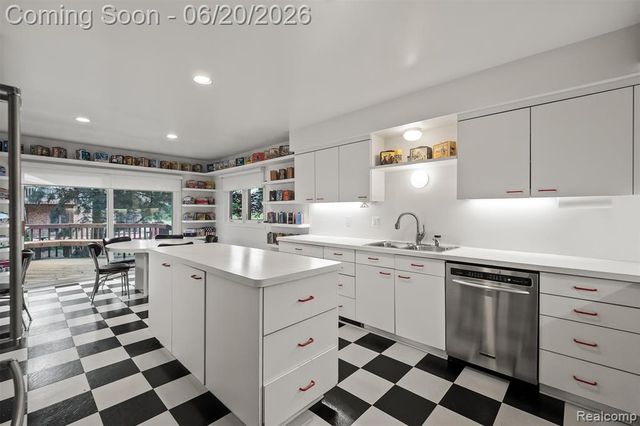4771 Mada Court, West Bloomfield, MI 48322