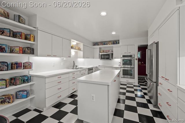 4771 Mada Court, West Bloomfield, MI 48322