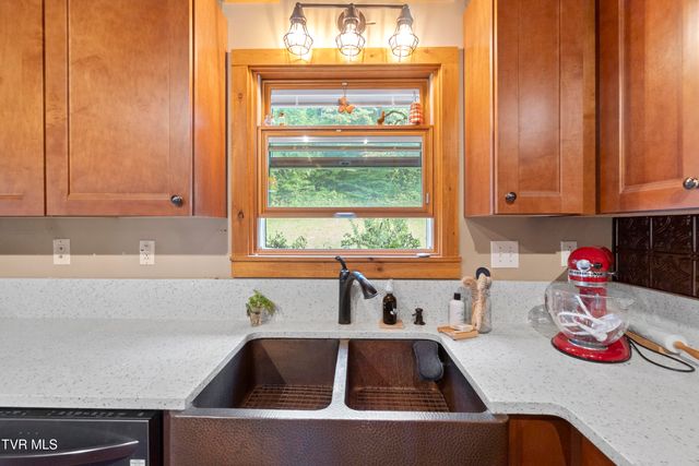 13710 Asheville Highway, Greeneville, TN 37743