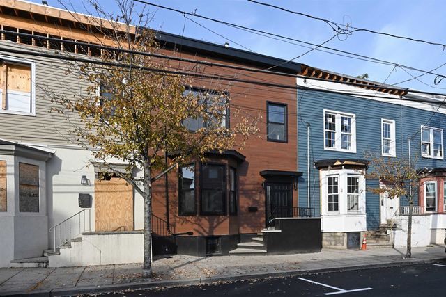 416 8TH ST, Union City, NJ 07087