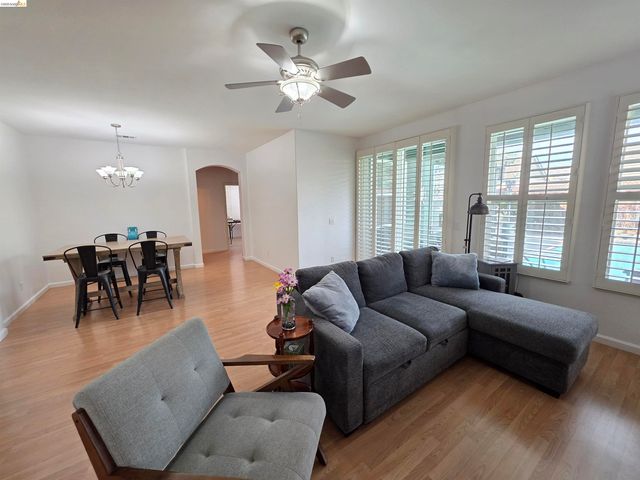 2607 Glow Rd, Riverbank, CA 95367
