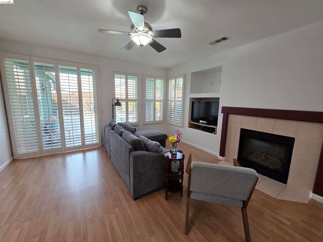 2607 Glow Rd, Riverbank, CA 95367
