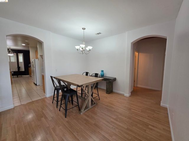 2607 Glow Rd, Riverbank, CA 95367