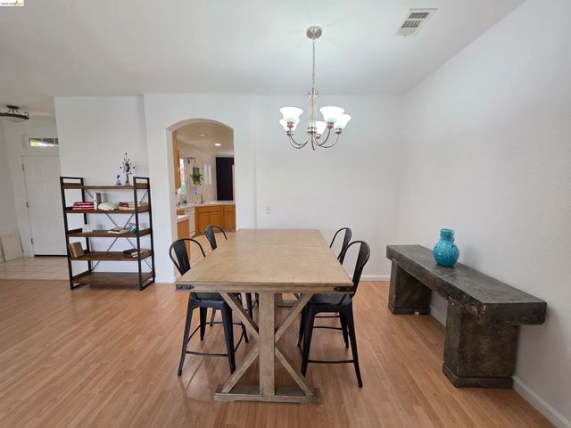 2607 Glow Rd, Riverbank, CA 95367