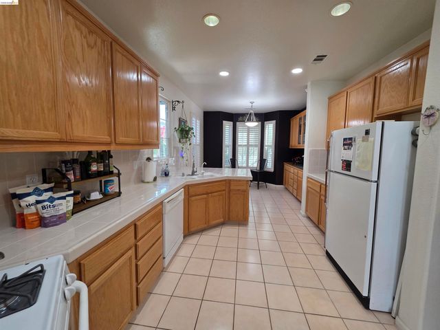 2607 Glow Rd, Riverbank, CA 95367