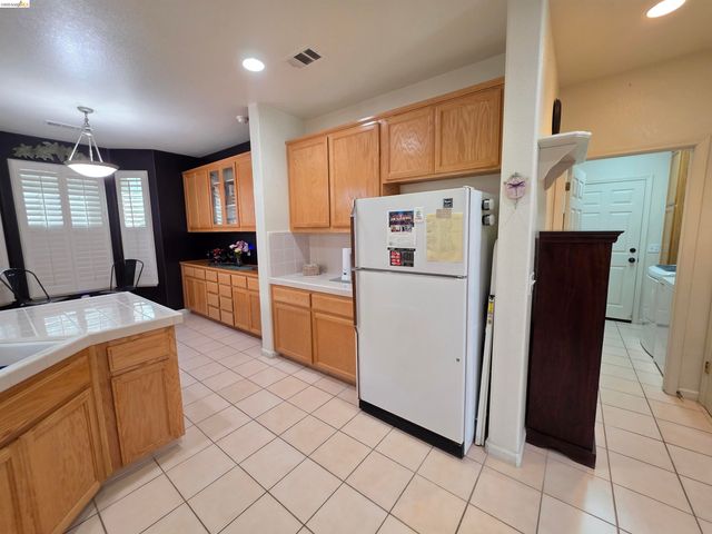 2607 Glow Rd, Riverbank, CA 95367