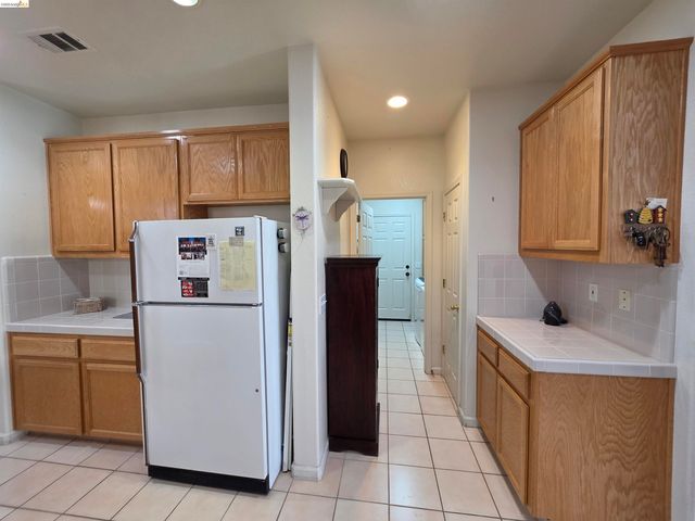 2607 Glow Rd, Riverbank, CA 95367