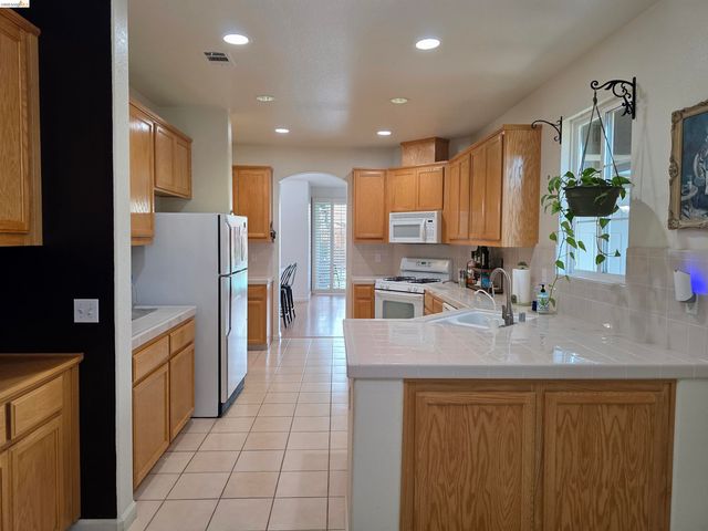 2607 Glow Rd, Riverbank, CA 95367