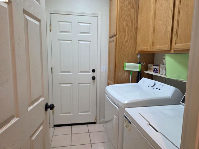 2607 Glow Rd, Riverbank, CA 95367