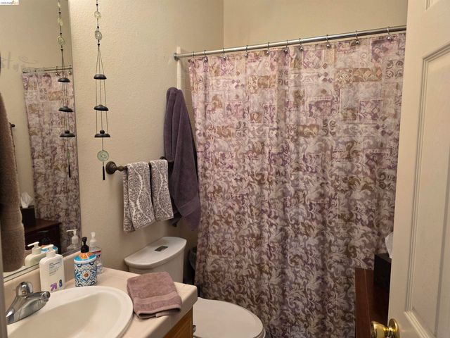 2607 Glow Rd, Riverbank, CA 95367