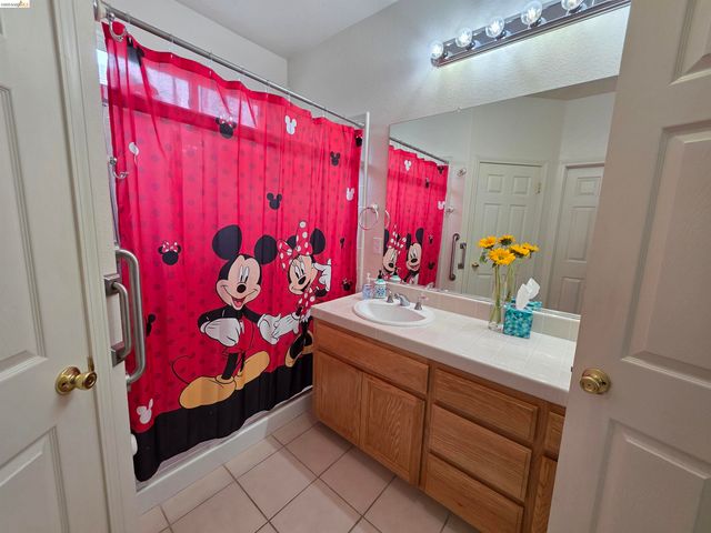 2607 Glow Rd, Riverbank, CA 95367