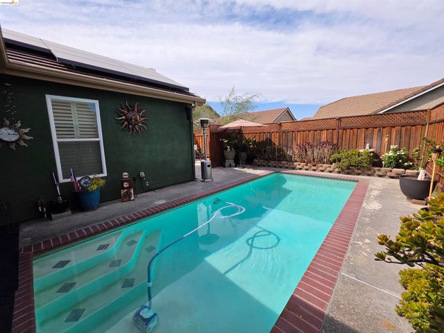 2607 Glow Rd, Riverbank, CA 95367