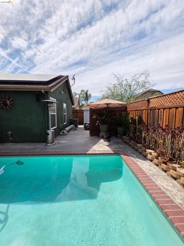 2607 Glow Rd, Riverbank, CA 95367