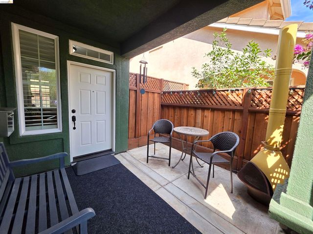 2607 Glow Rd, Riverbank, CA 95367