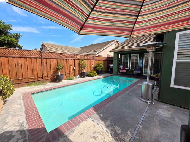 2607 Glow Rd, Riverbank, CA 95367