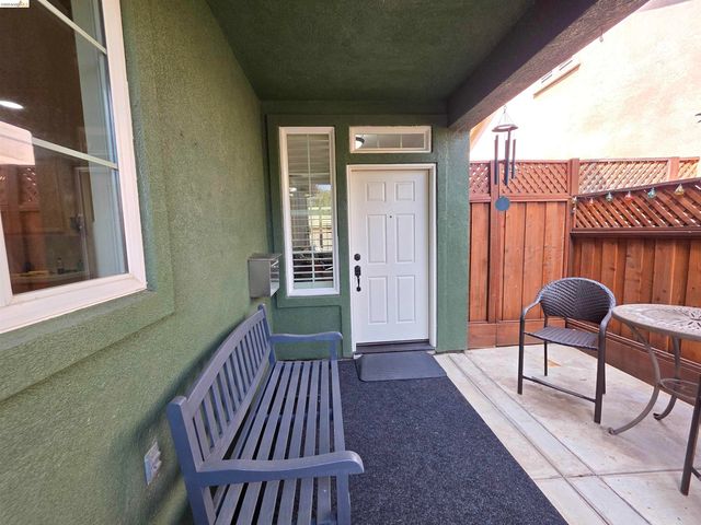 2607 Glow Rd, Riverbank, CA 95367
