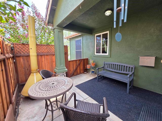2607 Glow Rd, Riverbank, CA 95367
