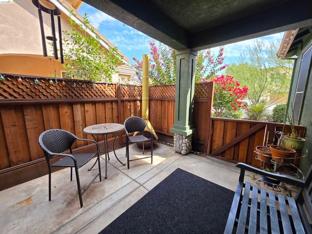 2607 Glow Rd, Riverbank, CA 95367