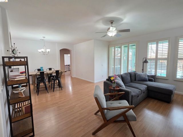 2607 Glow Rd, Riverbank, CA 95367