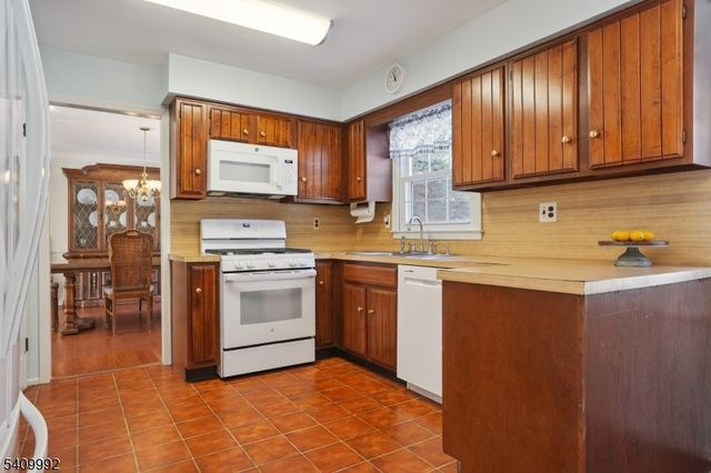 15 Fleming Court, Washington Twp., NJ 07853