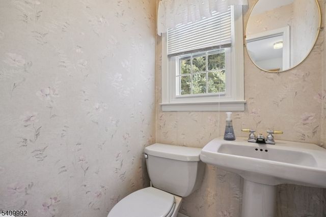 15 Fleming Court, Washington Twp., NJ 07853