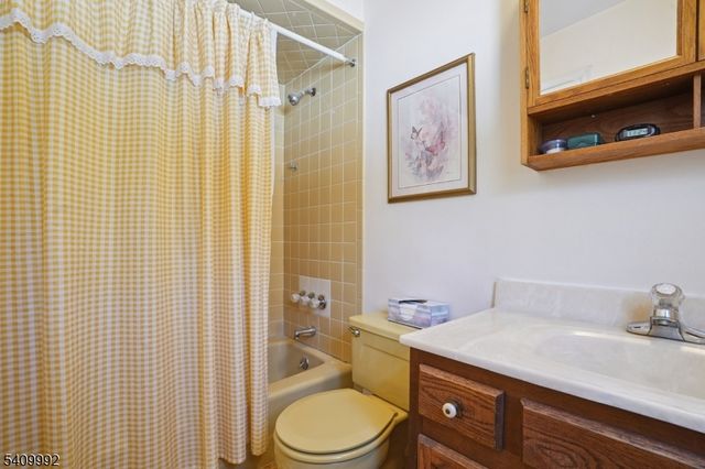 15 Fleming Court, Washington Twp., NJ 07853