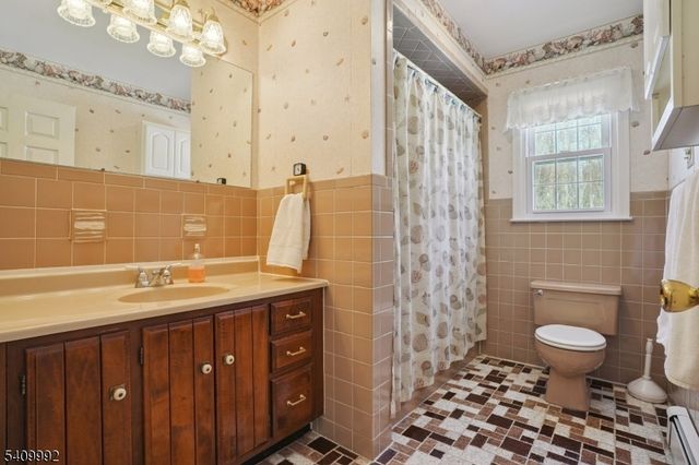 15 Fleming Court, Washington Twp., NJ 07853