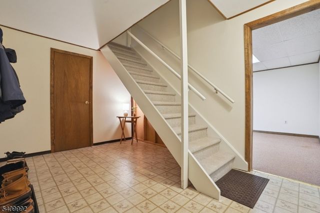 15 Fleming Court, Washington Twp., NJ 07853