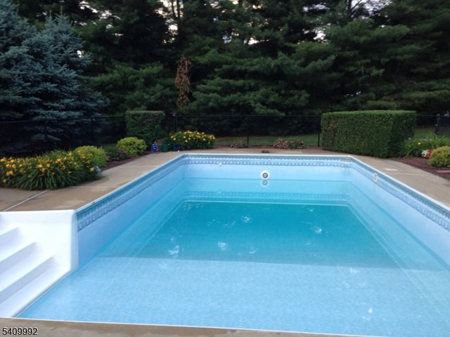 15 Fleming Court, Washington Twp., NJ 07853