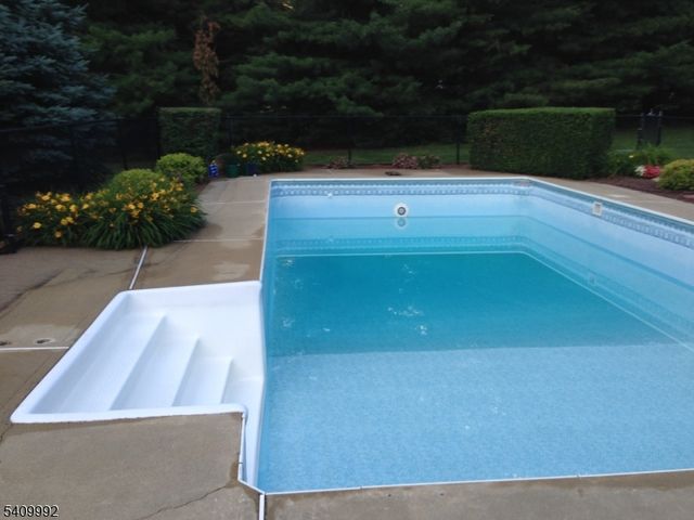 15 Fleming Court, Washington Twp., NJ 07853