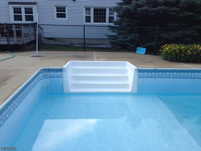 15 Fleming Court, Washington Twp., NJ 07853