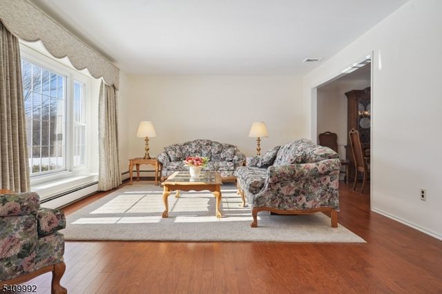 15 Fleming Court, Washington Twp., NJ 07853