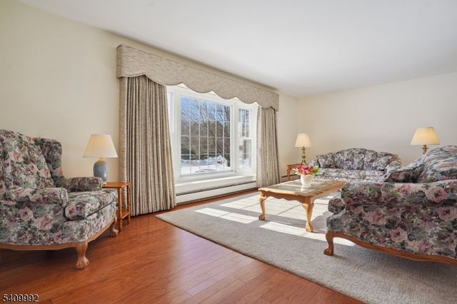 15 Fleming Court, Washington Twp., NJ 07853