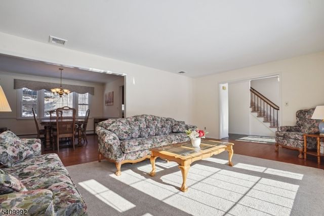 15 Fleming Court, Washington Twp., NJ 07853