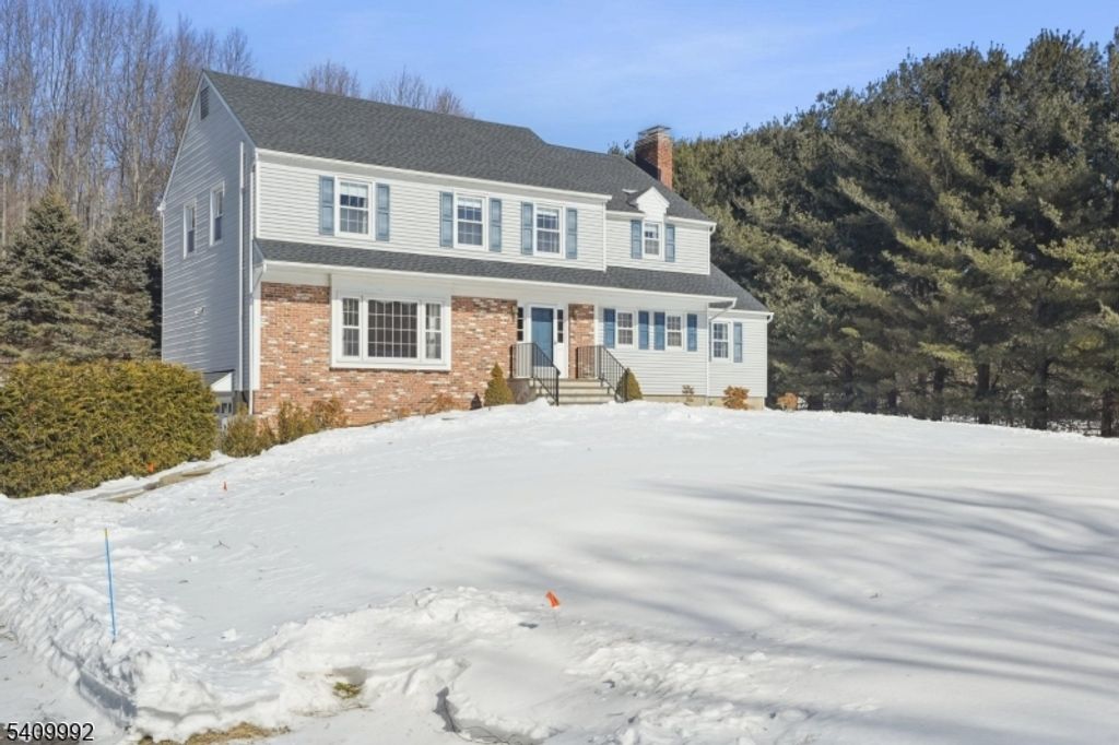 15 Fleming Court, Washington Twp., NJ 07853