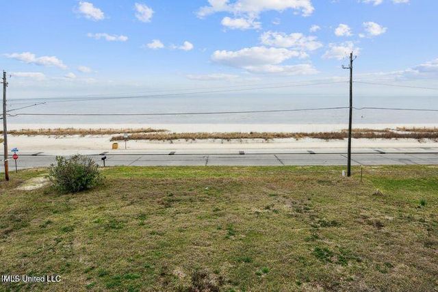 517 N Beach Boulevard, Waveland, MS 39576