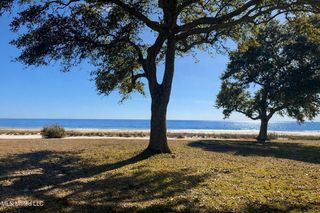 517 N Beach Boulevard, Waveland, MS 39576